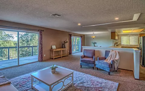 2215 Oak Ridge Dr, Redding, CA 96001 photo 3