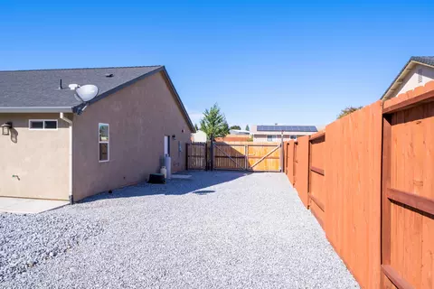 16937 Cape Cod Dr, Redding, CA 96003 photo 23
