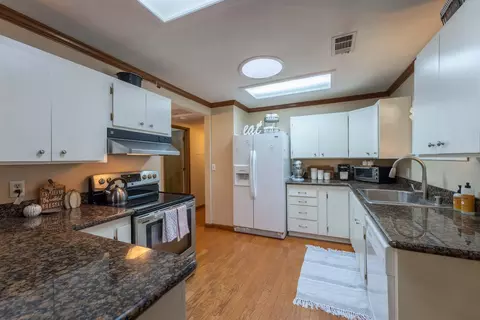 1162 Arizona St, Redding, CA 96002 photo 7