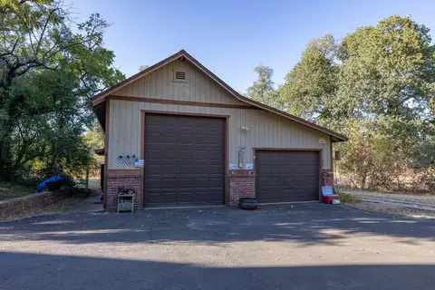 1162 Arizona St, Redding, CA 96002 photo 4