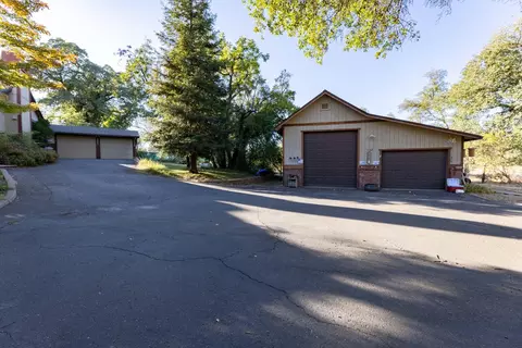 1162 Arizona St, Redding, CA 96002 photo 3
