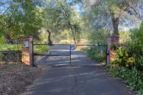 1162 Arizona St, Redding, CA 96002 photo 2