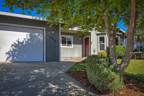 1726 Almaden Dr, Redding, CA 96001 photo 2