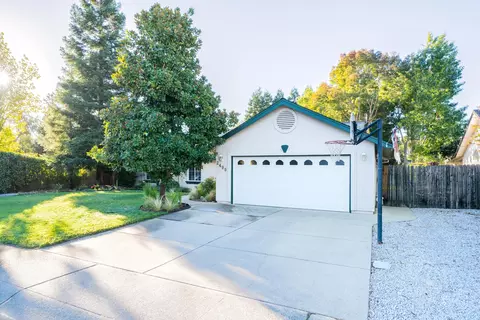 2499 Castlewood Dr, Redding, CA 96002 photo 2