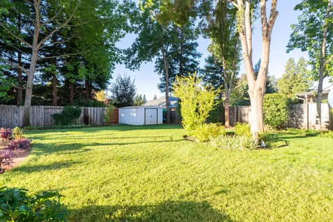 2499 Castlewood Dr, Redding, CA 96002 photo 30
