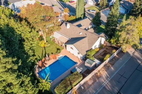 2499 Castlewood Dr, Redding, CA 96002 photo 33