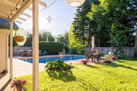 2499 Castlewood Dr, Redding, CA 96002 photo 26