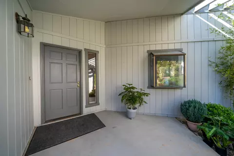 583 Suncreek Trl, Redding, CA 96003 photo 4