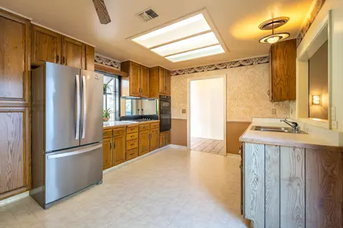 583 Suncreek Trl, Redding, CA 96003 photo 11