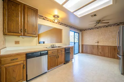 583 Suncreek Trl, Redding, CA 96003 photo 10