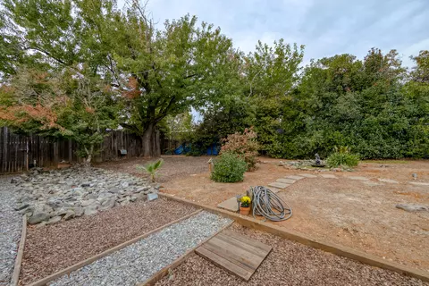 7124 Hermosa Way, Redding, CA 96002 photo 40