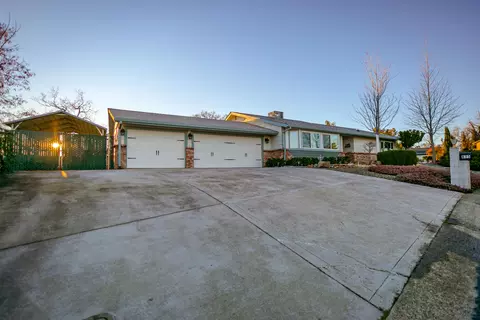 835 Collyer Dr, Redding, CA 96003 photo 3