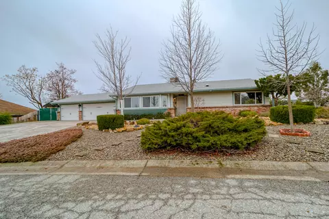835 Collyer Dr, Redding, CA 96003 photo 2
