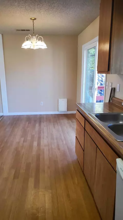 2565 Holly St, Anderson, CA 96007 photo 3