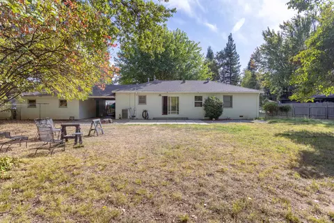 3140 Sunny Ln, Redding, CA 96001 photo 9