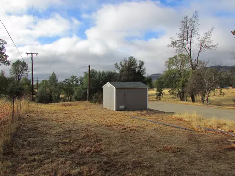 15955 Delano Dr, Redding, CA 96001 photo 3
