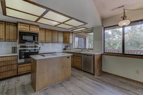 8594 Valley View Rd, Redding, CA 96001 photo 12