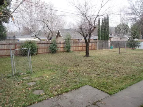 774 Loma St, Redding, CA 96003 photo 3