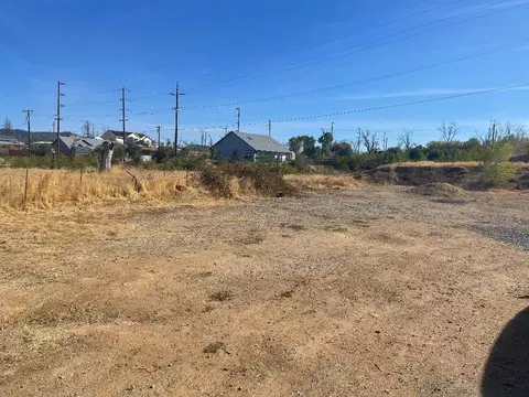 16050 North St, Redding, CA 96001 photo 1