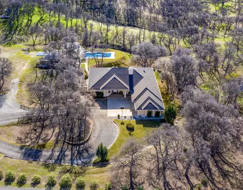 14242 Noble Oaks Dr, Red Bluff, CA 96080 photo 1