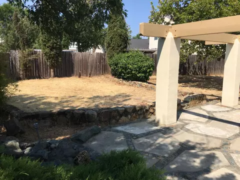 725 Fuller Ct, Redding, CA 96003 photo 8