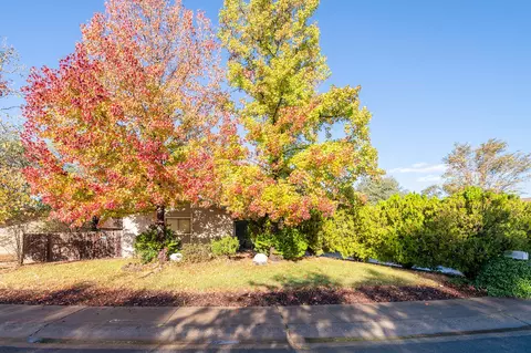 2572 Velia St, Redding, CA 96002 photo 2