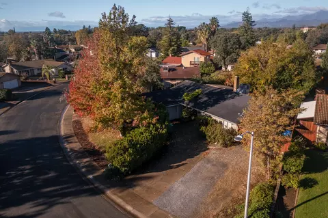 2572 Velia St, Redding, CA 96002 photo 1