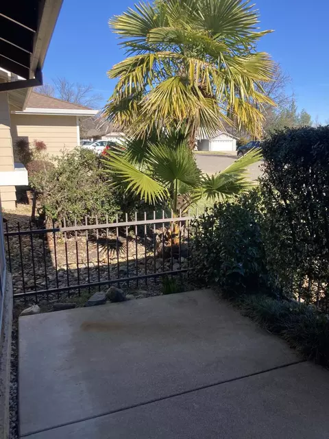 1820 Saltu Dr, Redding, CA 96002 photo 3