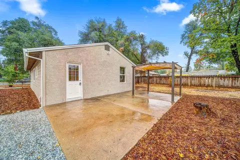 1095 Bond St, Redding, CA 96002 photo 5