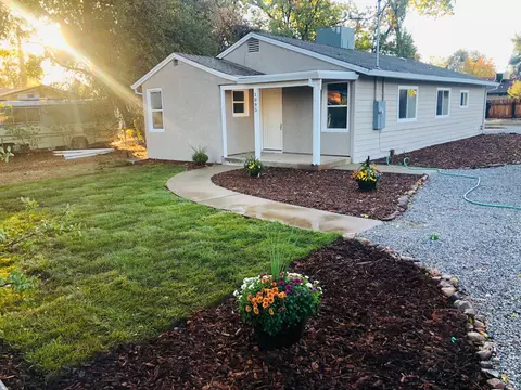1095 Bond St, Redding, CA 96002 photo 2