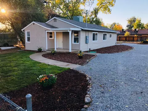1095 Bond St, Redding, CA 96002 photo 3