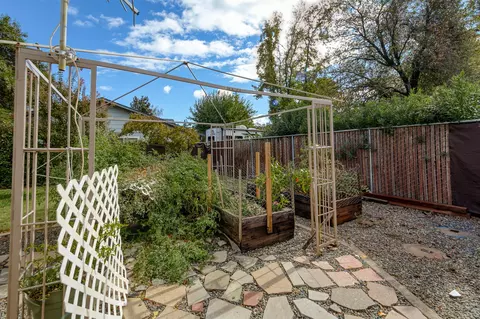 4721 Saratoga Dr, Redding, CA 96002 photo 23