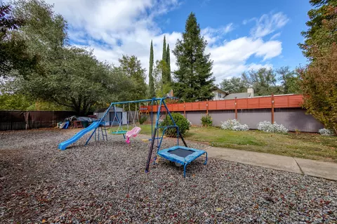 4721 Saratoga Dr, Redding, CA 96002 photo 63