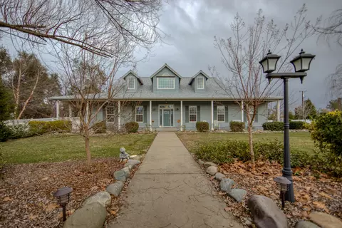 19550 Mockingbird Ln, Redding, CA 96002 photo 2