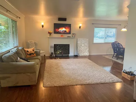 3656 Traverse St, Redding, CA 96002 photo 2