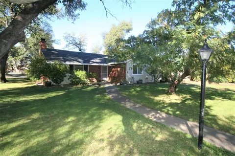 3656 Traverse St, Redding, CA 96002 photo 1