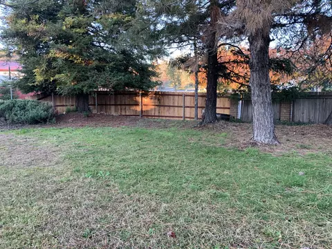 2217 Harlan Dr, Redding, CA 96003 photo 6