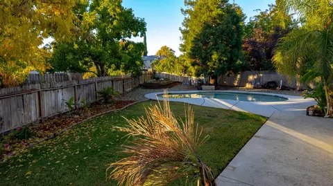 2217 Harlan Dr, Redding, CA 96003 photo 9