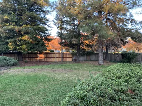 2217 Harlan Dr, Redding, CA 96003 photo 8