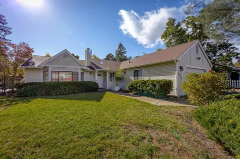 2217 Harlan Dr, Redding, CA 96003 photo 2