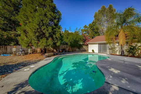 2217 Harlan Dr, Redding, CA 96003 photo 12