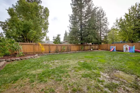 2185 Hacienda St, Redding, CA 96003 photo 33