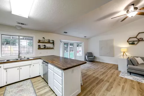 2185 Hacienda St, Redding, CA 96003 photo 10