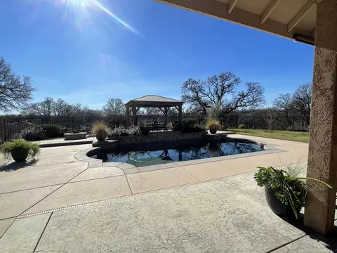 20465 The Oaks Dr, Red Bluff, CA 96080 photo 2