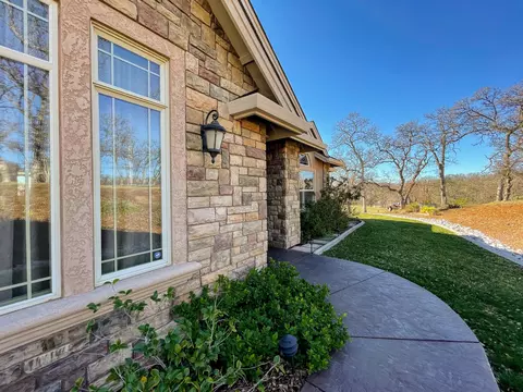 20465 The Oaks Dr, Red Bluff, CA 96080 photo 4