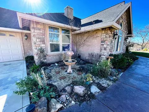 20465 The Oaks Dr, Red Bluff, CA 96080 photo 3