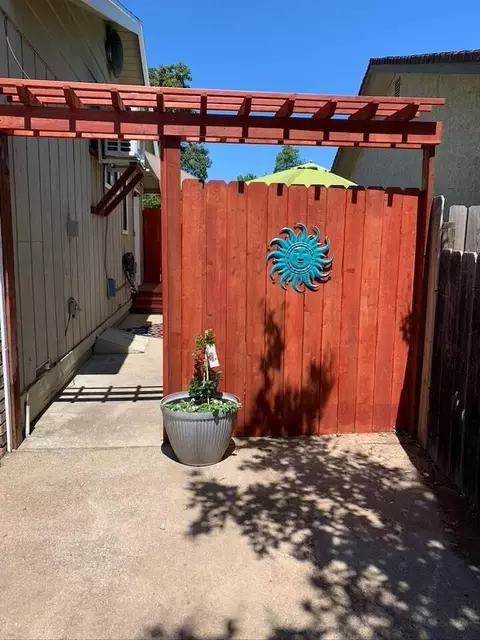 1889 Shasta Pines Way, Redding, CA 96002 photo 3