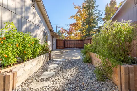 2870 Salmonberry Dr, Redding, CA 96003 photo 24