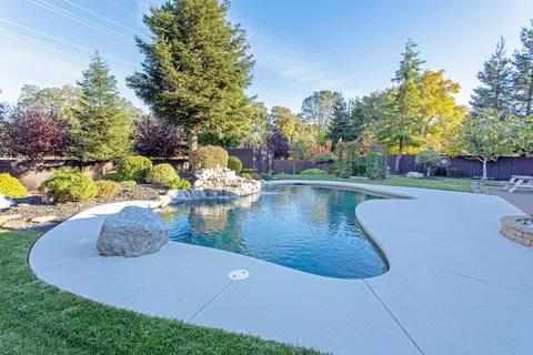 4321 Key West Dr, Redding, CA 96002 photo 2