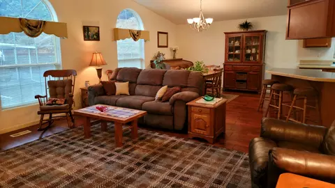 1389 Aztec Path, Redding, CA 96003 photo 11
